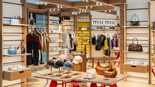 牛达人配资 缪缪猛涨93%普拉达集团营收创新高，下一步收购范思哲？