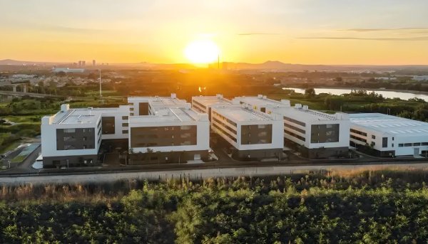 创惠优配 青岛思锐智能半导体先进装备研发制造中心落成投产 项目投资超12亿元